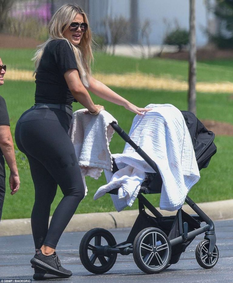 Khloe fotografohet për herë të parë pas lindjes, ja si duket (Foto)