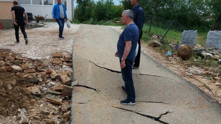 Pas reshjeve të fundit, Kryetari Ahmeti qëndron në Gadime Smallushë e Sllovi