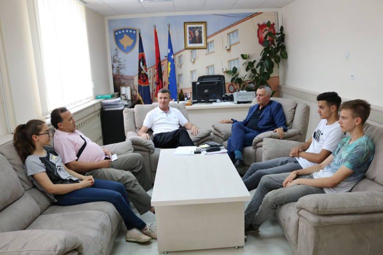Kryetari Imri Ahmeti ka pritur një grup nxënësish të shkollës “Vllezërit Frasheri”, fitues të garave në lëndën e TIK-ut