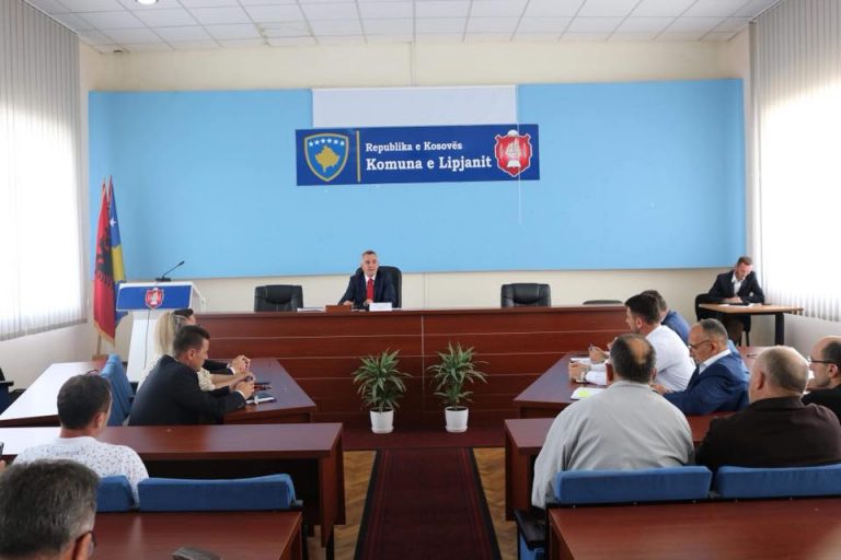 Kryetari Ahmeti mbajti mbledhjen publike me qytetarë
