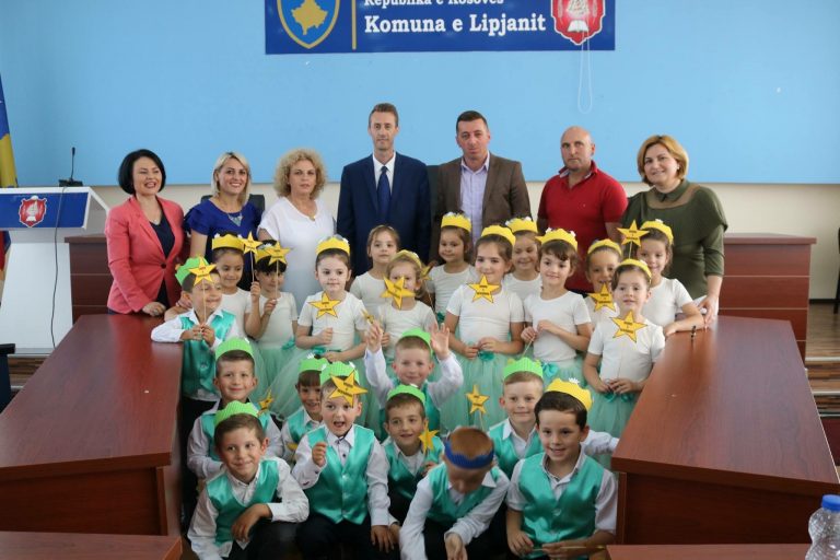 Kryesuesi Daut Azemi, priti fëmijët me rastin e 1 Qershorit