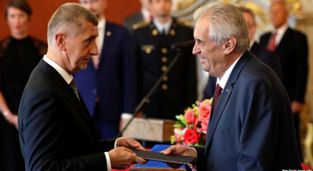 Kabineti i ri qeveritar kryen betimin në Çeki