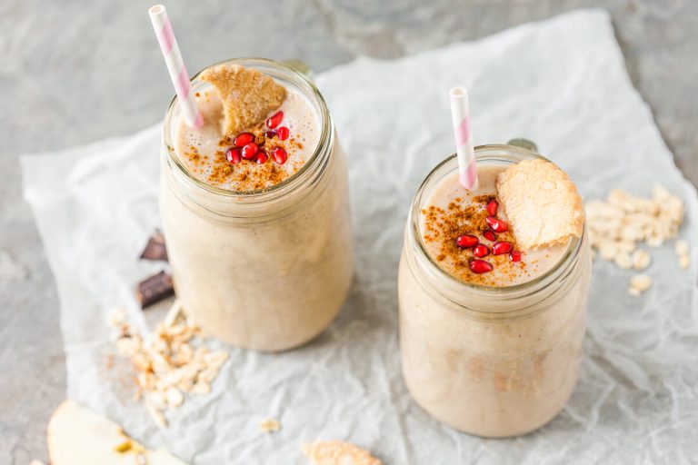 Niseni ditën mbarë me smoothie me banane, belush dhe fara chia