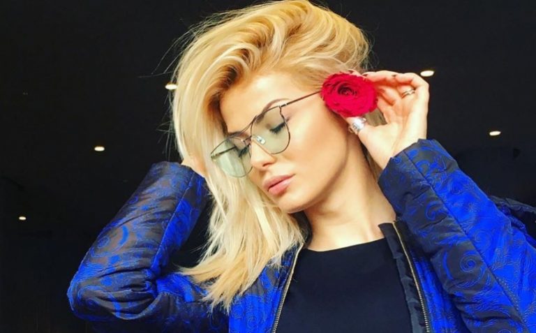 Marina glamuroze në paraqitjen e fundit: Pse kaq serioze?