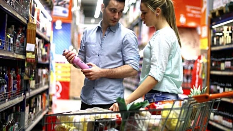 Përmbajtja e kalorive në alkool: Etiketat janë të nevojshme