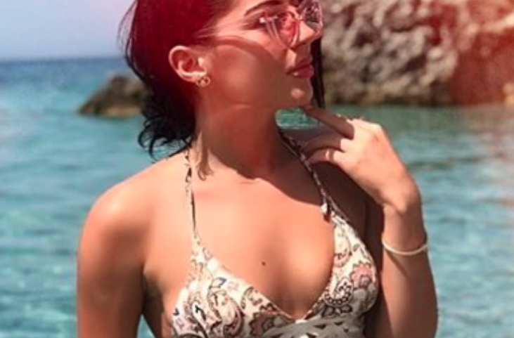 Majlinda Zeka e bën nxehtë vikendin në bikini (Foto)
