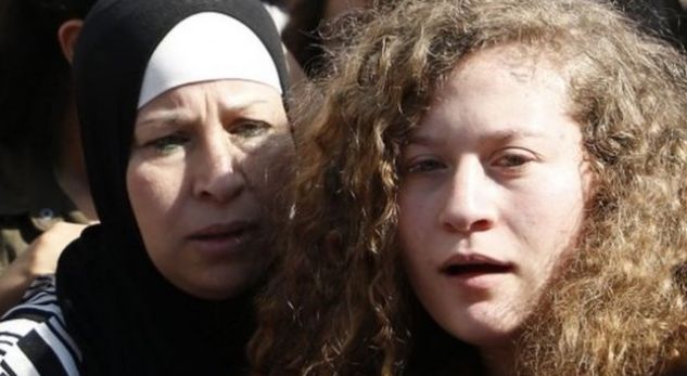 Momenti kur 17-vjeçarja nga Palestina i bie shuplakë ushtarit të Izraelit