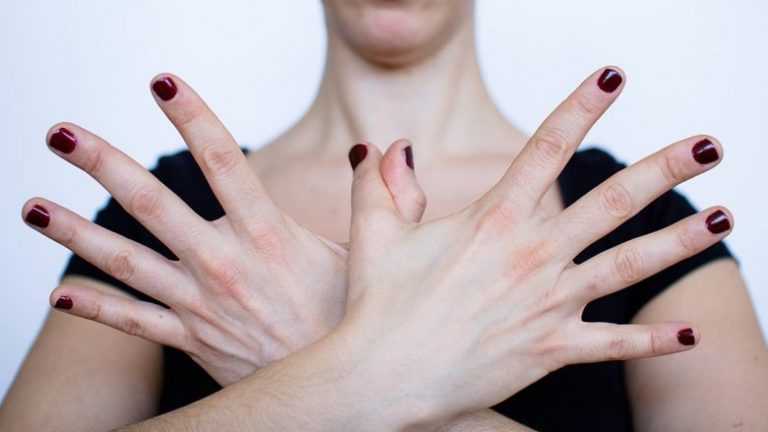 Garuda mudra: Pozita e duarve me të cilën lehtë do ta zgjidhni problemin i cili ju mundon