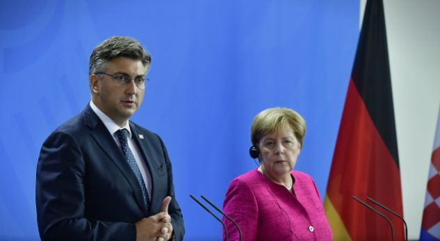Kryeministri kroat dhe Merkel diskutojnë për Kosovën: Prekja e kufijve e hap kutinë e Pandorës