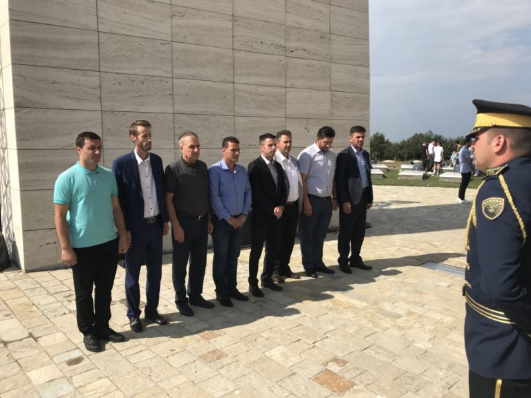 Bëhen homazhe në Kleçkë (FOTO)