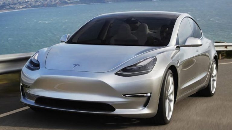 Elon Musk: Për tri vite Telsa do të nxjerr në shitje makinën që kushton 20 mijë euro (Foto)