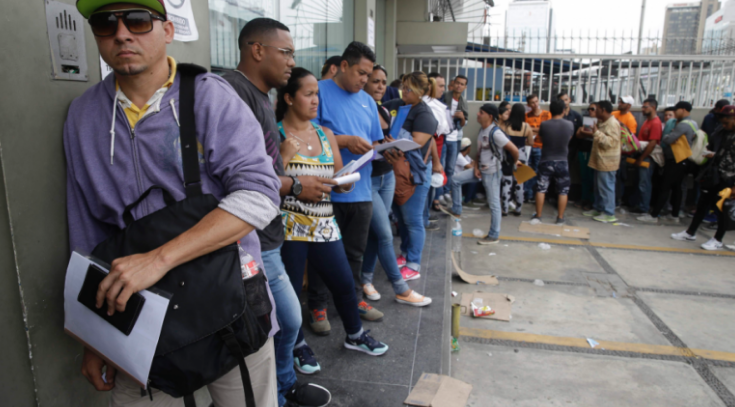 Ekuadori ndalon hyrjen e emigrantëve venezuelianë