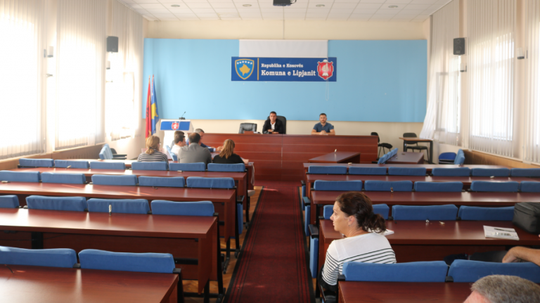 Kuvendarët e Lipjanit të painteresuar për hallet e qytetarëve