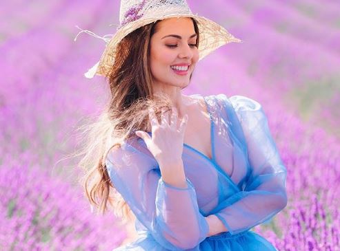 Agnesa Vuthaj biondinë, ndryshon tërësisht (Foto)