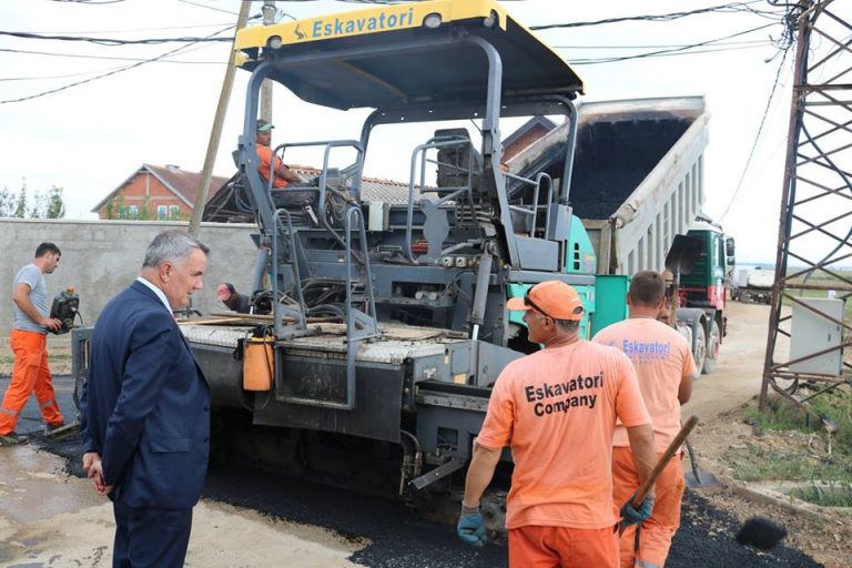 Asfaltohet rruga Topliqan – Vajnovc (FOTO)