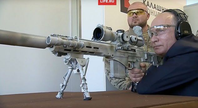 Putin teston snajperin më të ri rus, dëshmon se është vrasës i saktë