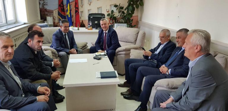 Kryetari Ahmeti nënshkruan marrëveshje bashkëfinancimi me KUR Prishtina për ndërtimin e ujësjellësit në fshatrat Dobrajë e Madhe, Llugë dhe Gllanicë