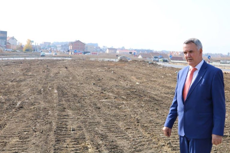 Fillon rregullimi i dy parqeve në Lipjan