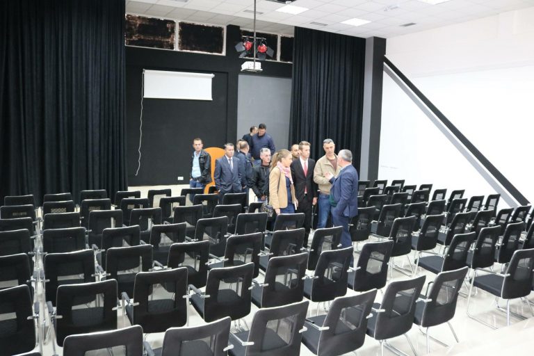 Kryetari Ahmeti viziton Qendrën Rinore Kulturore në Magurë