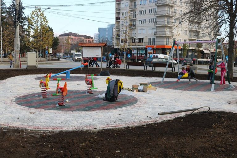 Kështu ka marrë pamjen parku pran shtëpisë së Kulturës në Lipjan