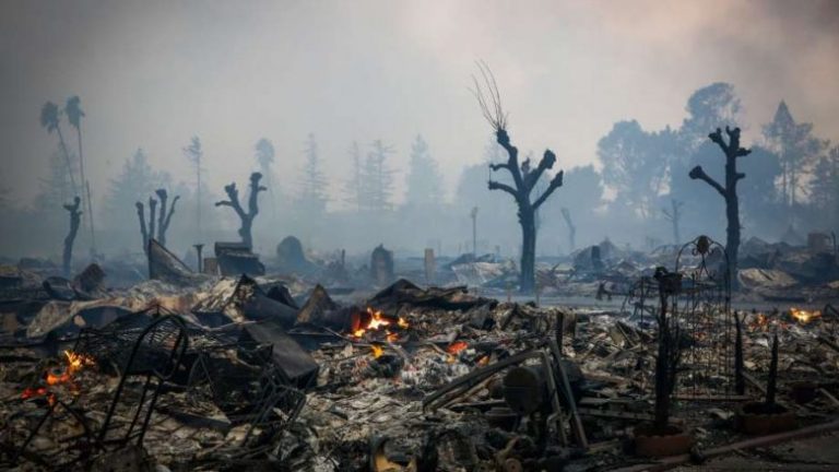 Pas zjarrit, Kalifornia përballet me stuhi shiu dhe përmbytje