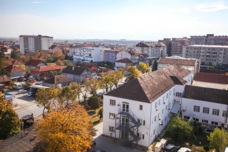 Përgatituni për mot më të ftohtë, priten reshje bore
