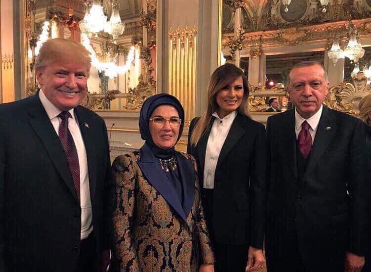 Trump dhe Erdogan në një fotografi të përbashkët në Paris s’bashku me gratë e tyre