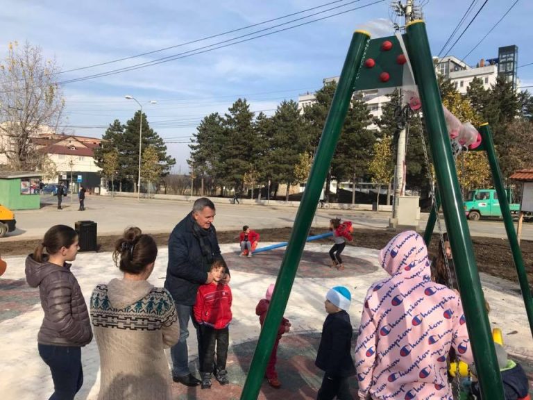 Kryetari Ahmeti: Po vazhdon puna për funksionalizimin e parqeve të reja dhe këndit të lojrave për fëmijë në Lipjan