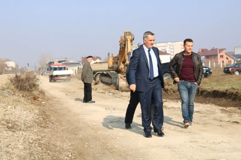 Po ndërtohet rruga për rreth hekurudhës prej udhëkryqit Gllogov-Rubovc deri te studiumi i qytetit në Lipjan
