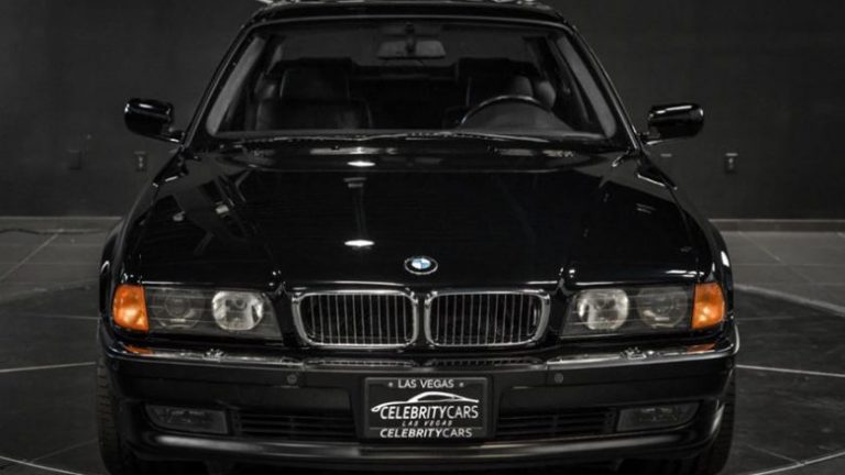 BMW 7 Series në të cilën u qëllua reperi Tupac, del në shitje për 1.5 milionë dollarë (Video)