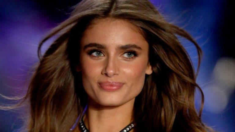 Taylor Hill pozon pa makijazh, fansat habiten me ndryshimin në dukjen e saj