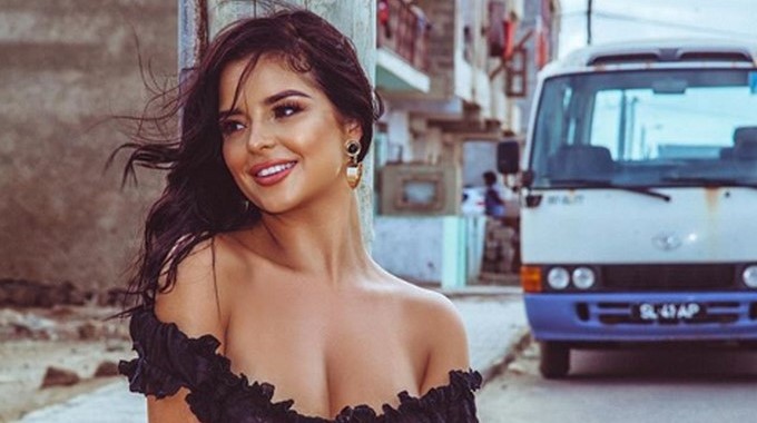 Demi Rose vjen provokuese, bënë shumë përshtypje me dekoltenë