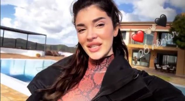 Motrat Istrefi me plisa në kokë, festojnë ditën e Pavarësisë së Shqipërisë në Greqi