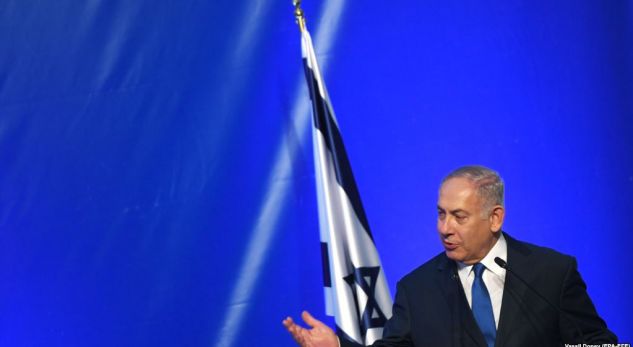 Qeveria e Netanyahut u mbijeton kërcënimeve për rrëzim
