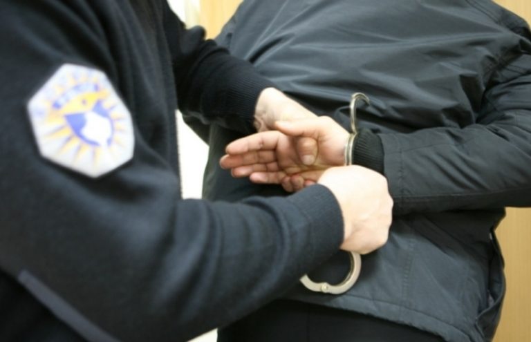 Arrestohet një person në Konjuh, gjatë kontrollit i është gjetur një pistoletë