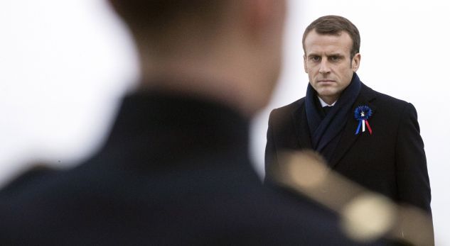Macron organizon takim pas valës së protestave në Francë