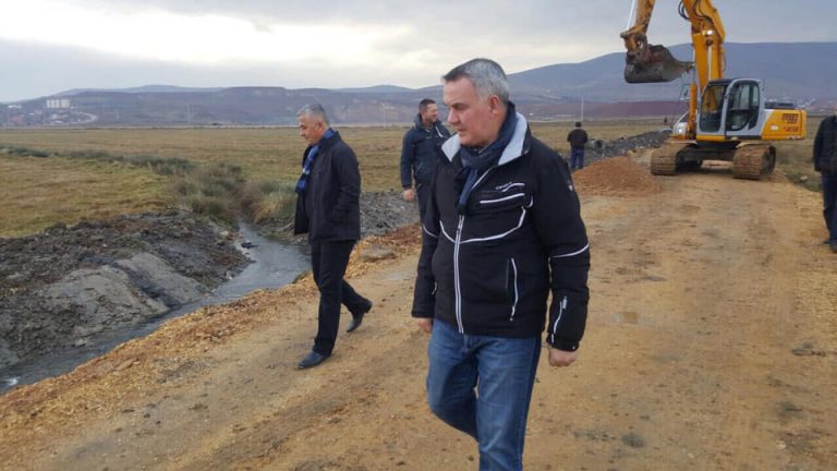 Kryetari Ahmeti ka përcjellur punimet në ndërtimin e rrugës Dobrajë e Vogël-Medvec