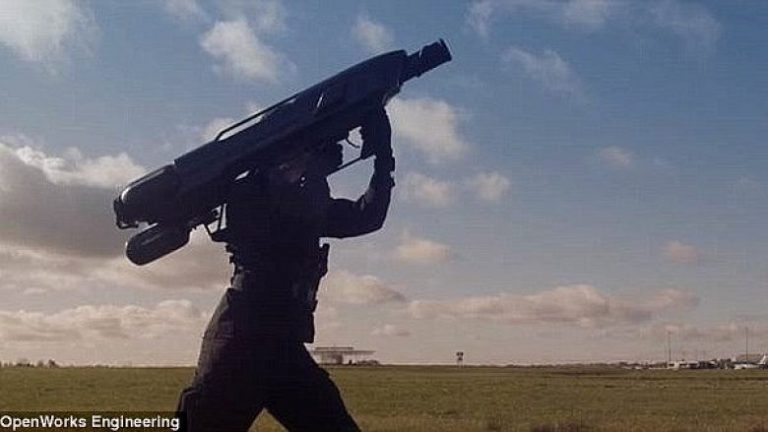 Bazukat speciale për kapjen e dronëve që shkaktojnë probleme (Video)