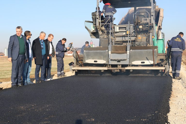 Asfaltohet rruga Ribar i Madh – Torinë