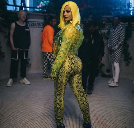 Bebe Rexha gati për spektaklin e madh, shfaqet më shumë se seksi