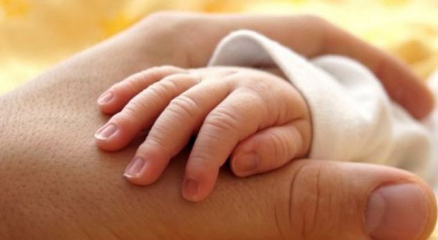 3000 franga për të lindur një fëmijë në Zvicër