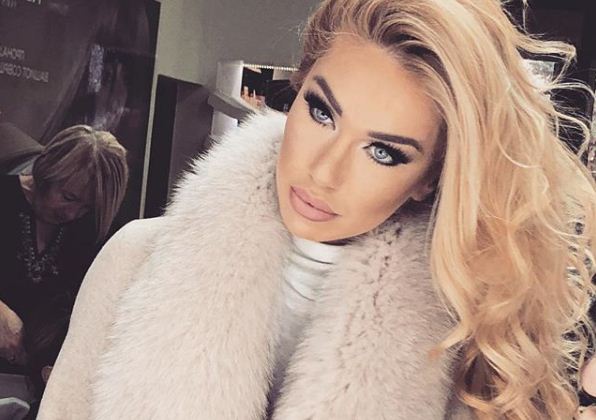 Adelina Tahiri së bashku me bashkëshortin, befason nënën për ditëlindje