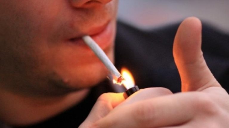 Pirja e vetëm një cigareje në ditë e rritë rrezikun e sëmundjeve të zemrës për 50%