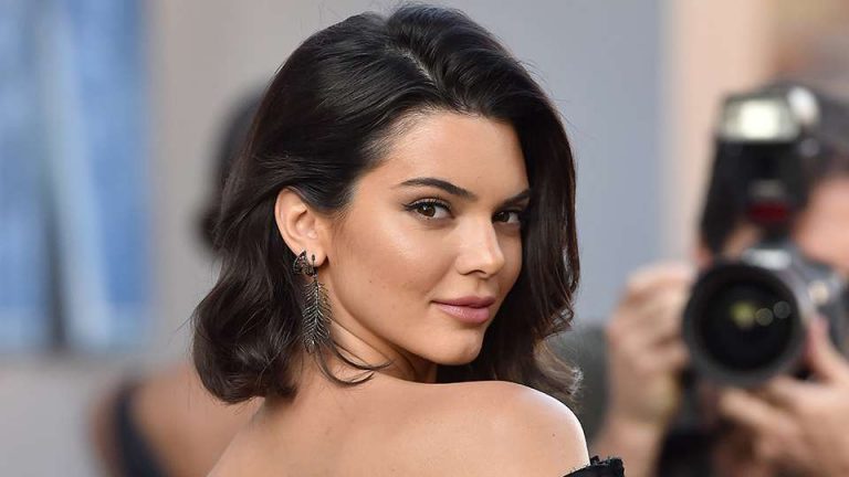 Kendall Jenner fotografohet komplet e zhveshur