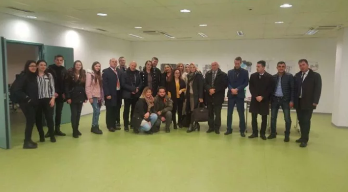 Profesorët në UBT, mbajnë ligjërata vetëdijesuese për çështjet mjedisore në Lipjan
