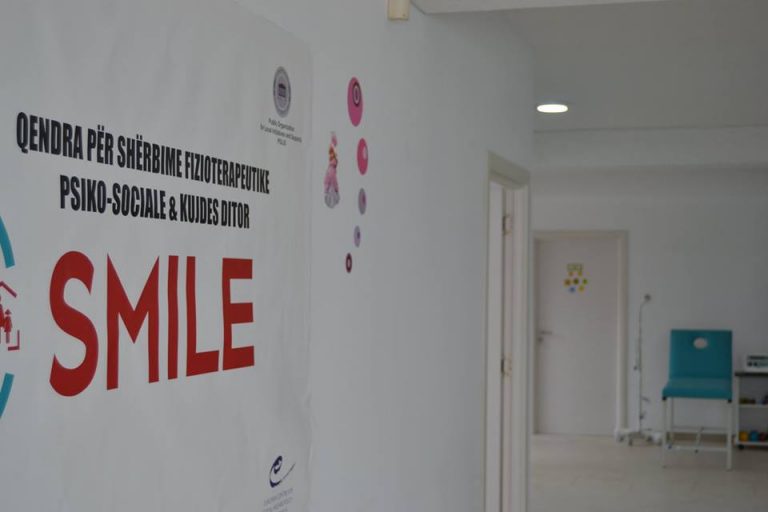 Qendra SMILE vazhdon me vizita shtëpiake në familjet e fëmijeve me nevoja të veçanta