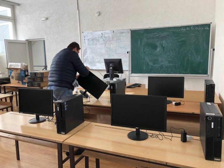 Oda Amerikane dhuron pajisje për Shkollën “Adem Gllavica” në Lipjan