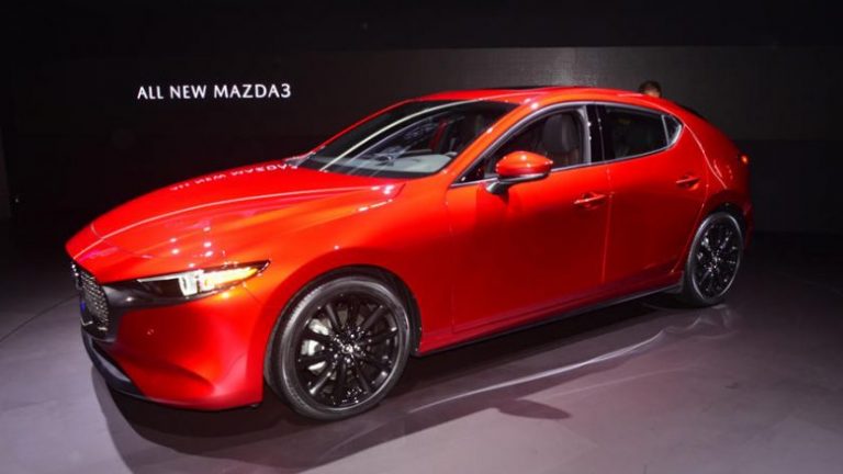 Mazda3 ka fshehur furnizuesin e altoparlantëve në hapësirën më të pazakonshme (Foto)