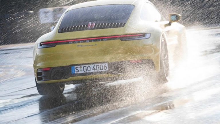 Porsche 911 e re, e përkryer edhe për mot me shi (Video)