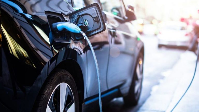 Provat që tregojnë se makinat elektrike nuk eksplodojnë në rast aksidenti (Foto)